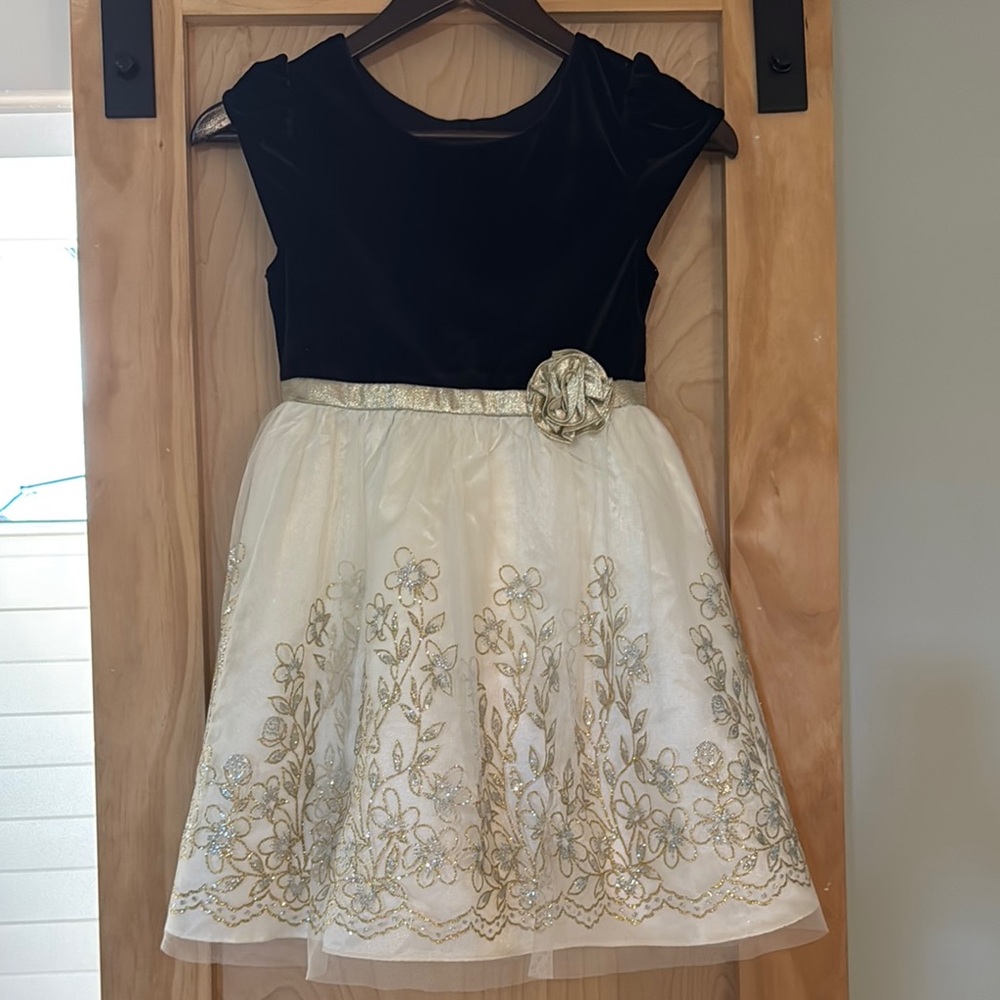Jona Michelle Black and Cream Fit and Flare Dress with Cap Sleeves